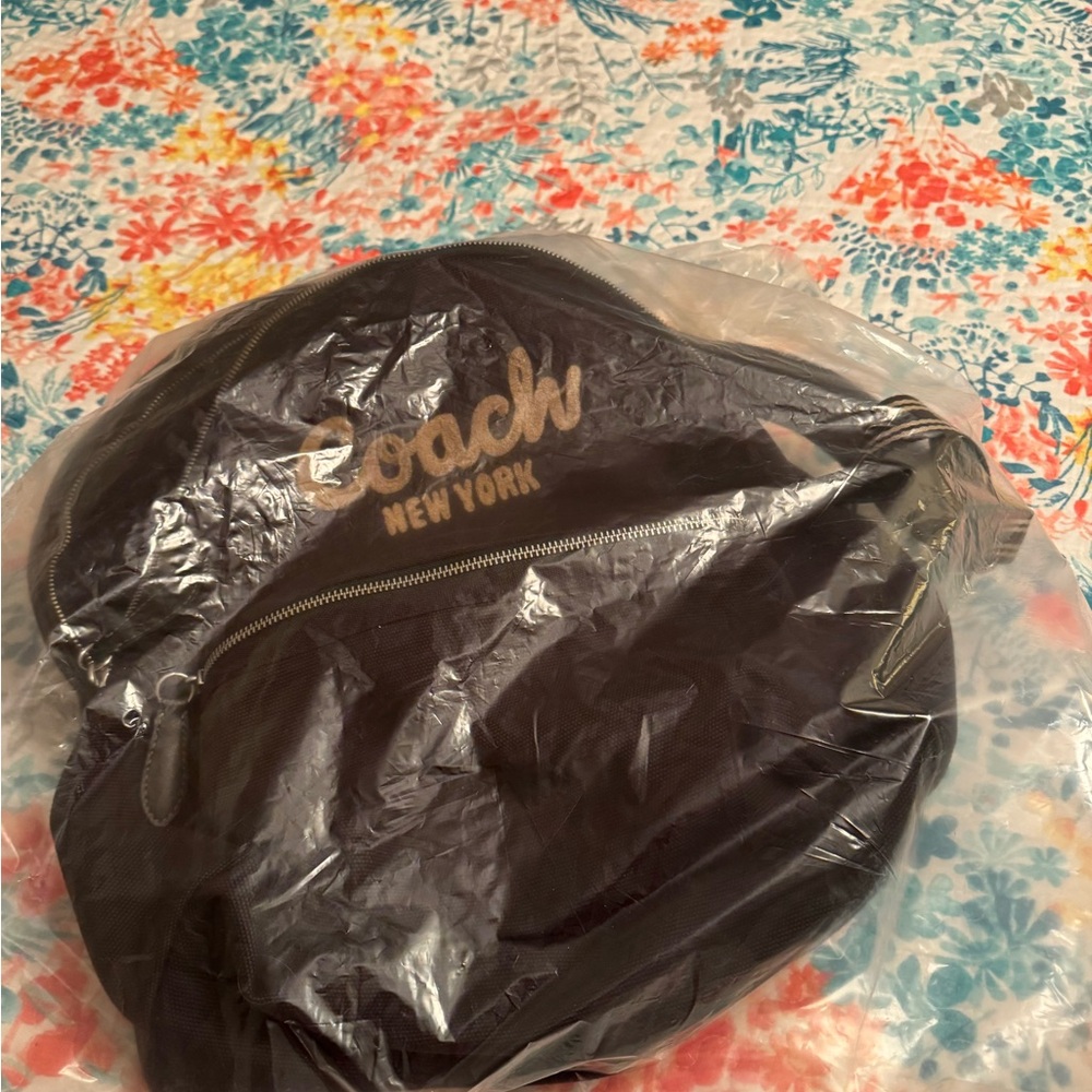 Authentic Coach Black Backpack with Gold Logo with authenticity attached - Picture 9 of 10